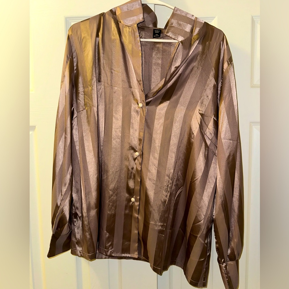 Eye catching button down long sleeve blouse